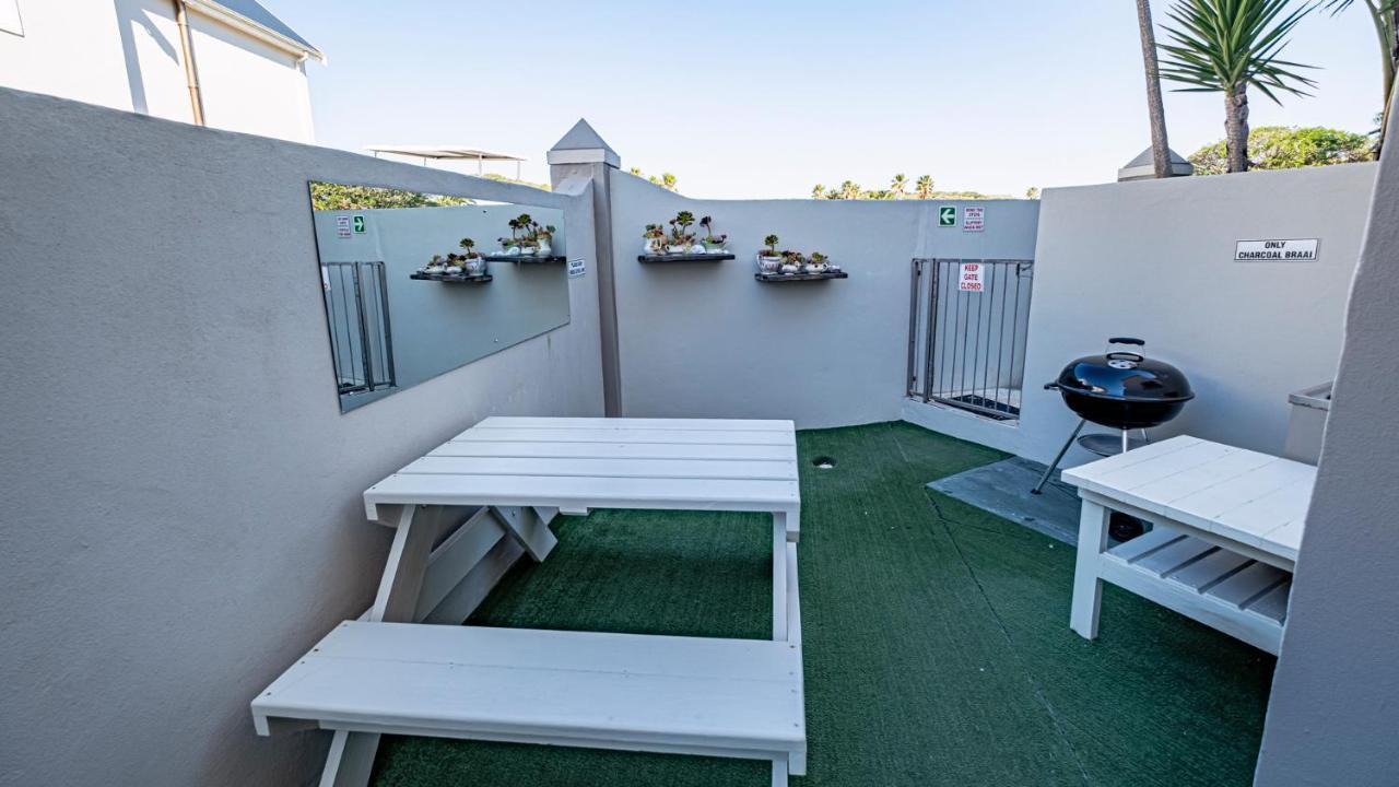 The Ark Guesthouse At Marina Martinique Джефрис-Бей Экстерьер фото