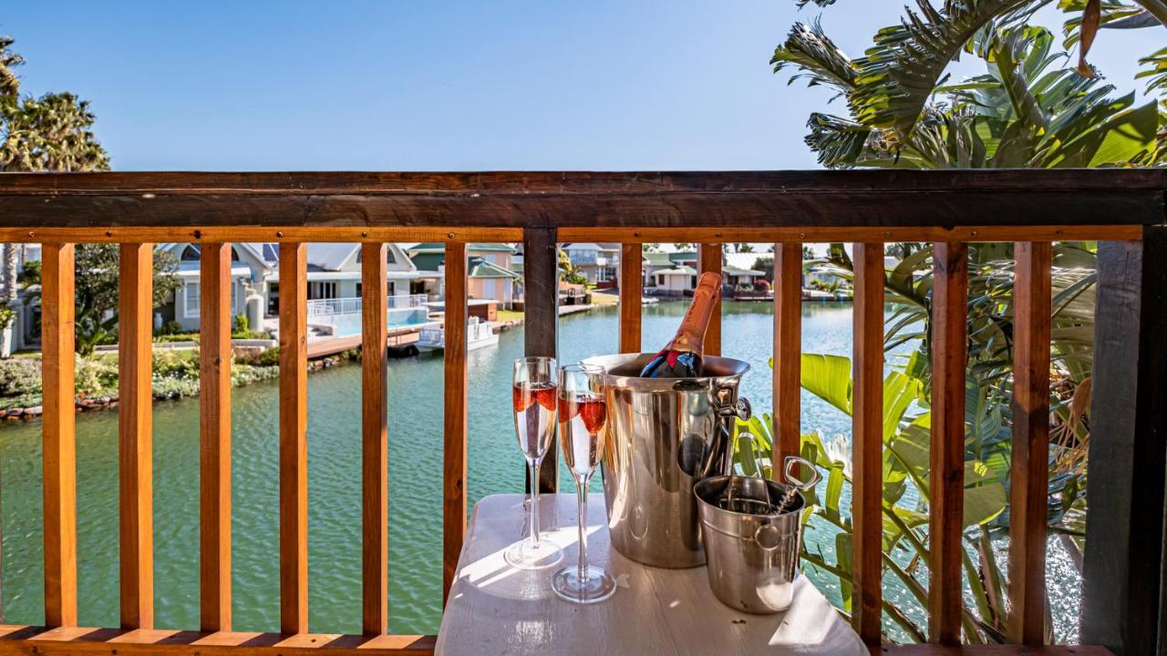 The Ark Guesthouse At Marina Martinique Джефрис-Бей Экстерьер фото